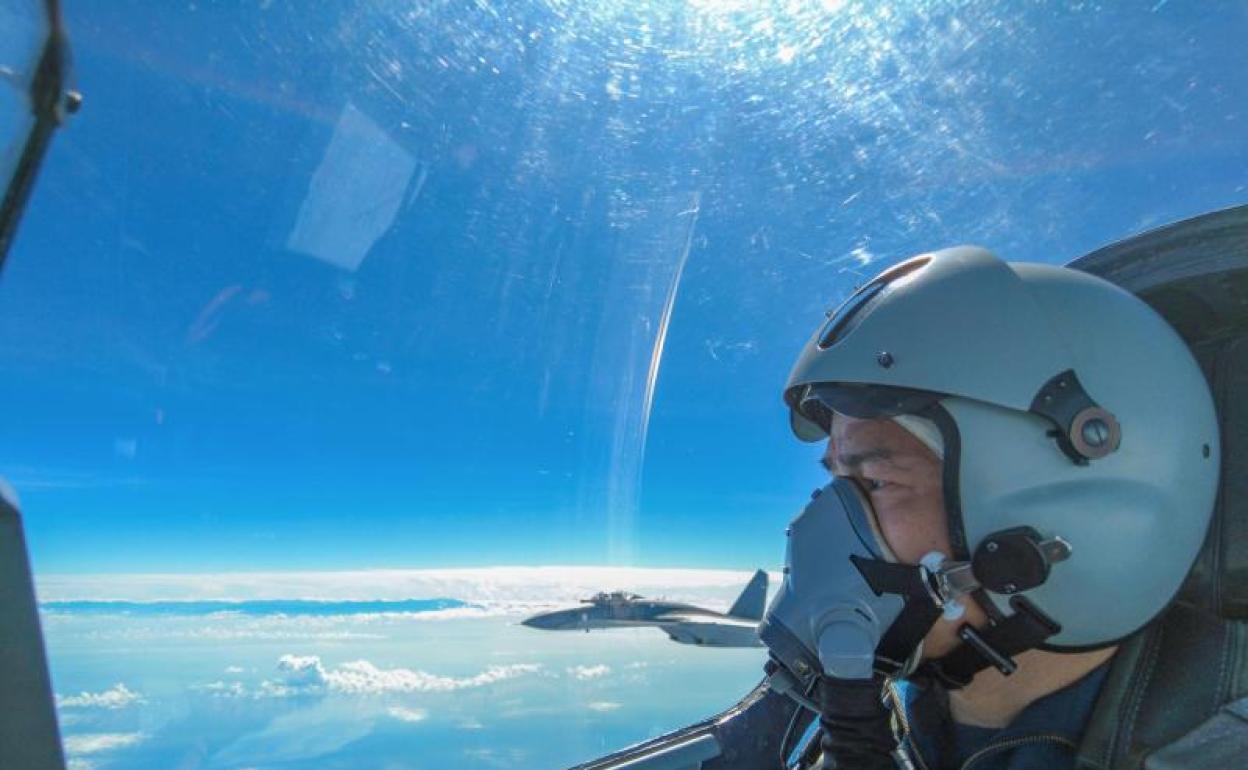 Un piloto chino en las maniobras militares. 