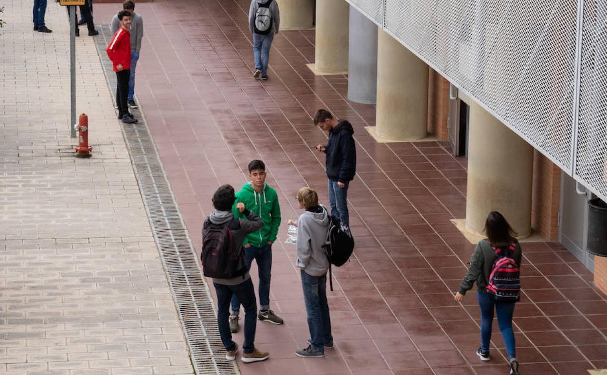 Estudiantes, en las escuelas de Informática y Telecomunicaciones, en una imagen de archivo. 