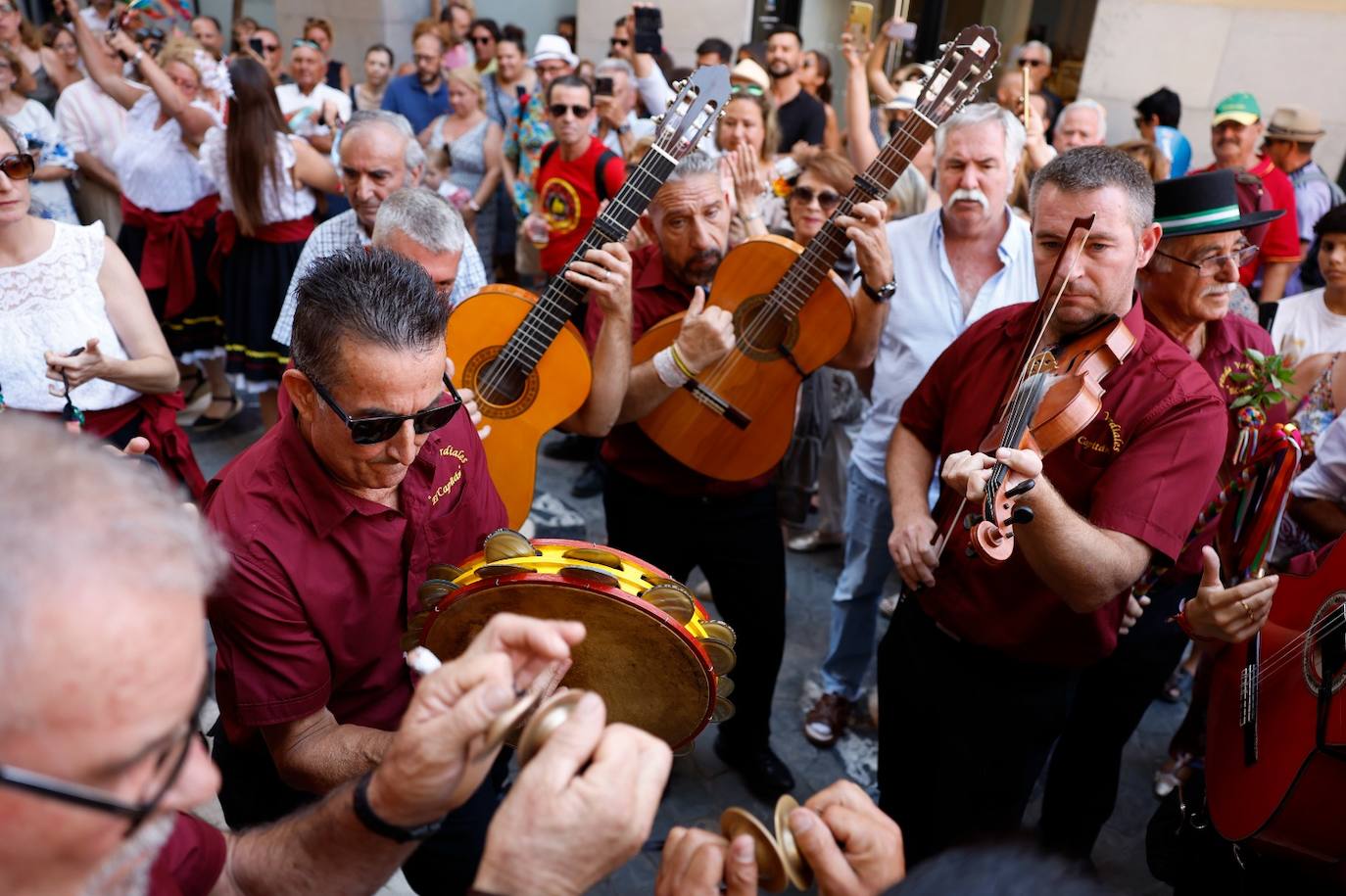 El calor no puede con las ganas de fiesta de malagueños y visitantes