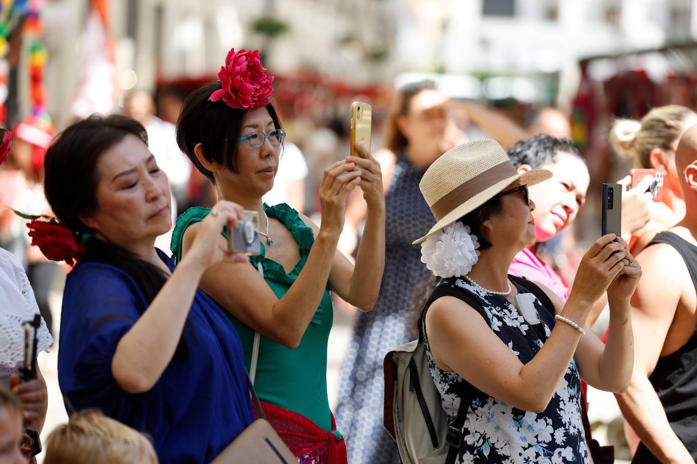 El calor no puede con las ganas de fiesta de malagueños y visitantes