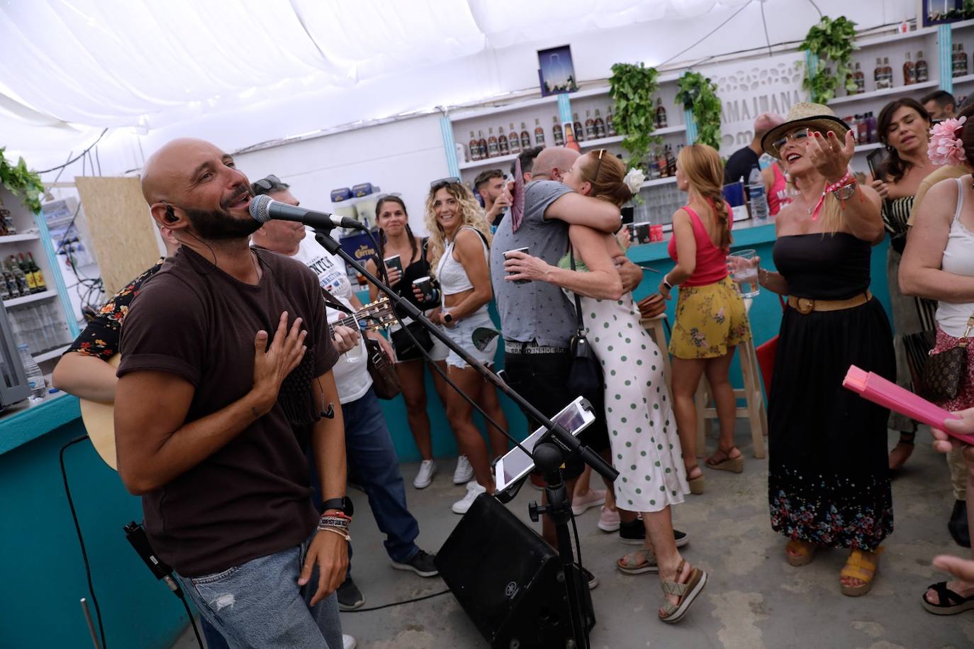 El calor no puede con las ganas de fiesta de malagueños y visitantes