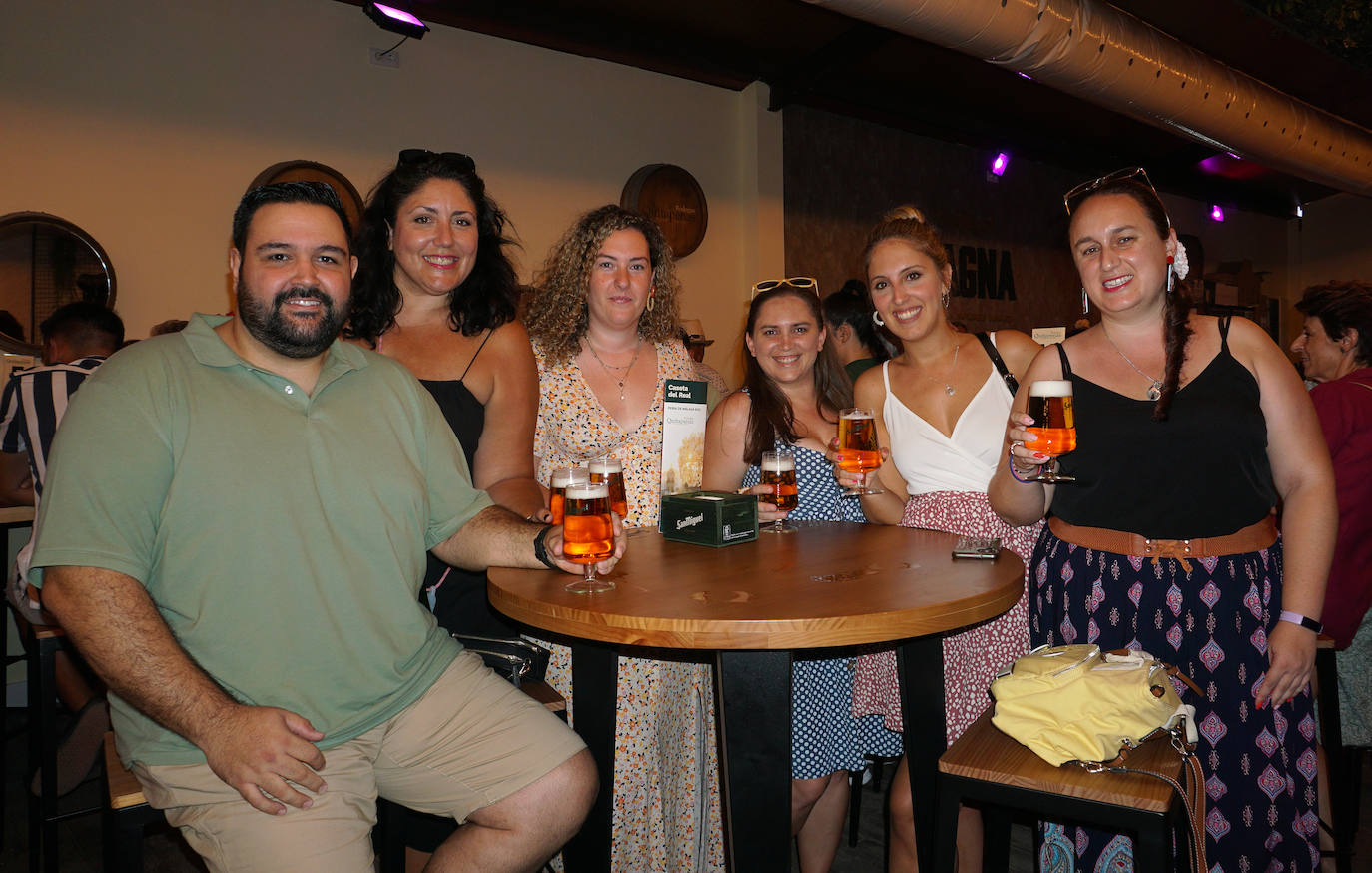 Aaron Mateo, Lourdes Llamas, Nieva Calvin, Ana Sara Mora, Cristina Cabello y Verónica de los Ríos.