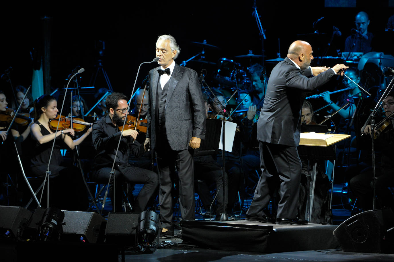 Bocelli cantó acompañado de la Orquesta Sinfónica de Málaga. 