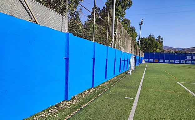 Imagen de los trabajos de pintura realizados en el recinto deportivo. 