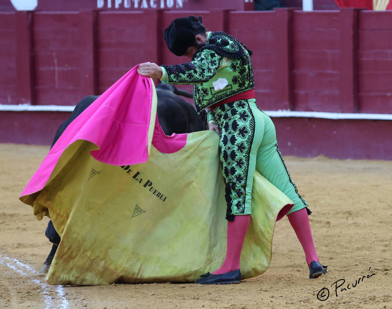 El torero malagueño quedó inconsciente en el ruedo tras un golpe en la cara al ser cogido de manera sobrecogedora. 