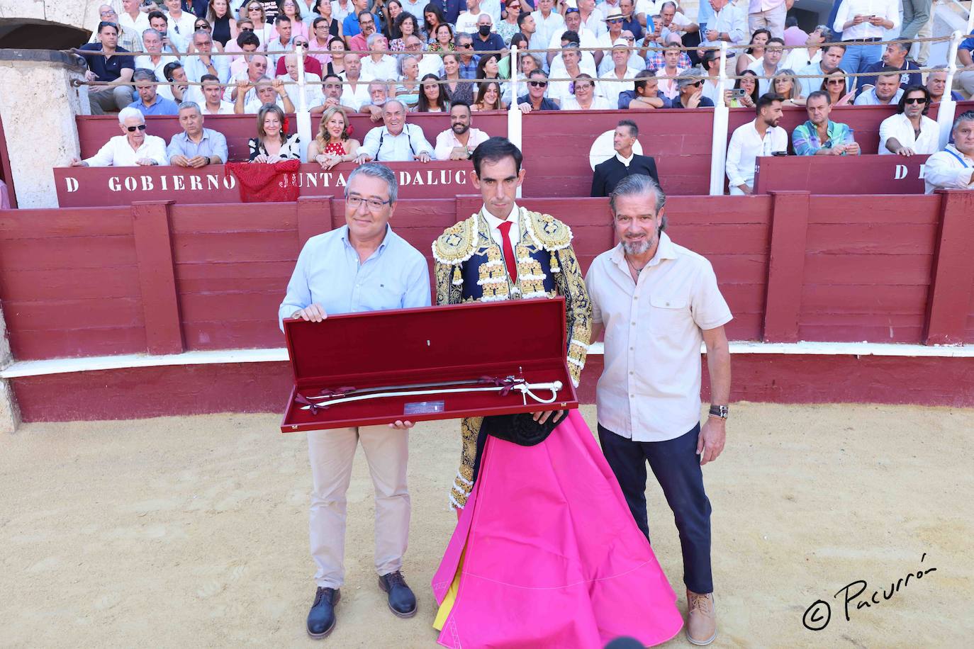 El torero malagueño quedó inconsciente en el ruedo tras un golpe en la cara al ser cogido de manera sobrecogedora. 