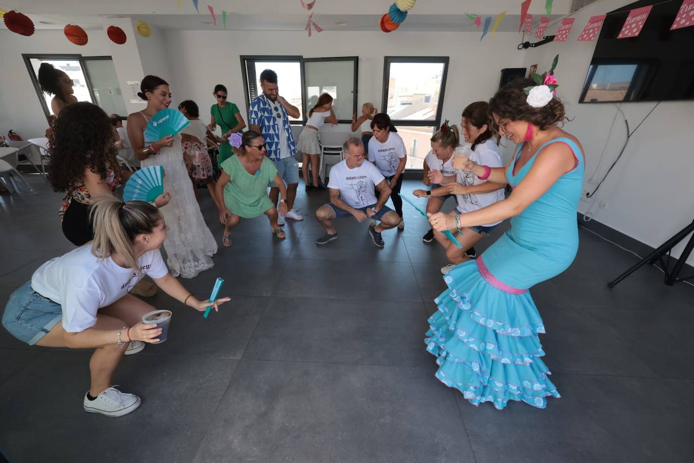 Grupos de amigos y familiares disfrutaron del jueves de Feria previo al festivo 