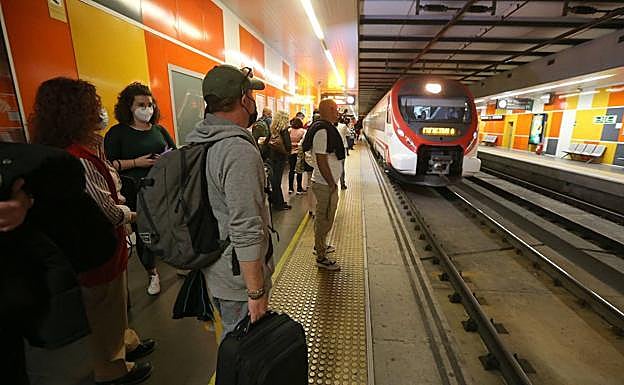 Trenes de Cercanías y Media Distancia gratis: El BOE publica los requisitos para obtener el abono de Renfe gratuito desde el 24 de agosto