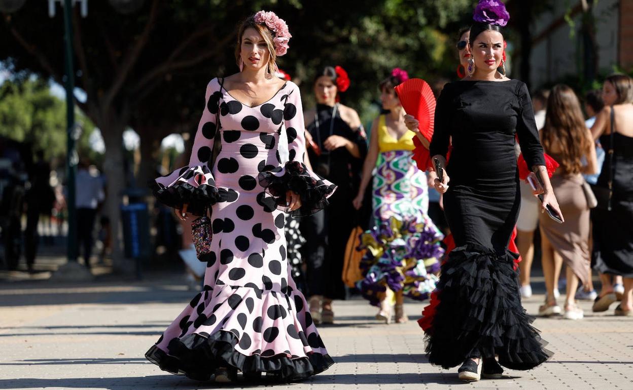 Feria de Málaga: El viernes festivo se vive con intensidad en el Cortijo de Torres