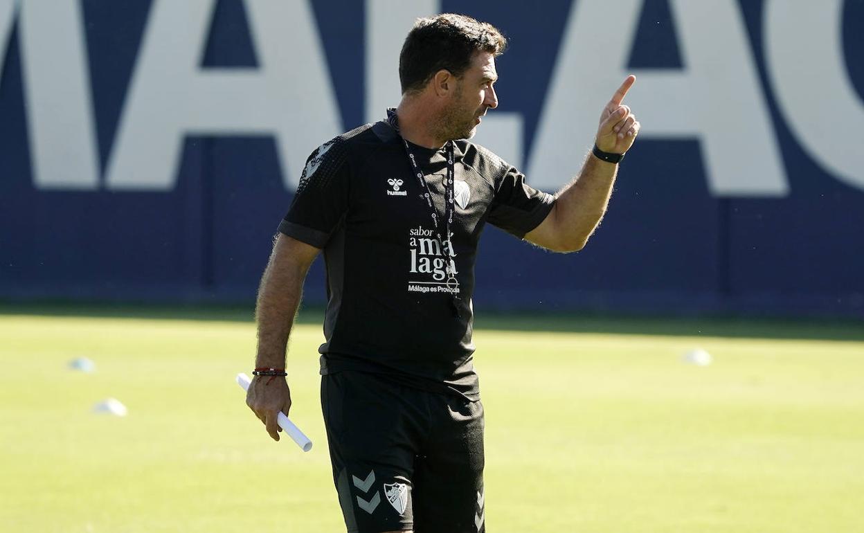 Pablo Guede, en la sesión de entrenamiento de este domingo. 