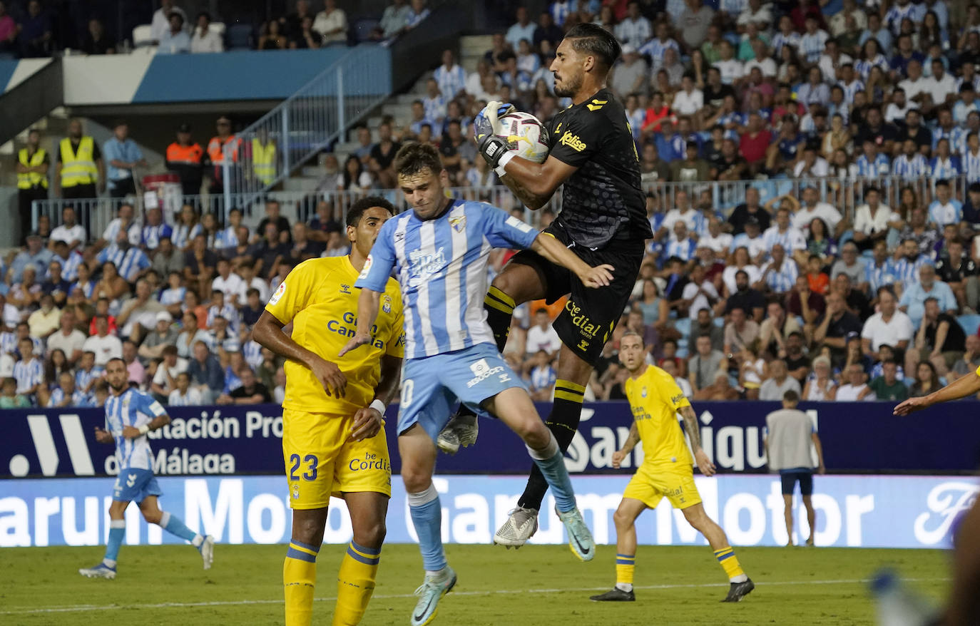 El conjunto visitante se adelantó en el minuto 43 y terminó goleando al Málaga en un partido para olvidar 