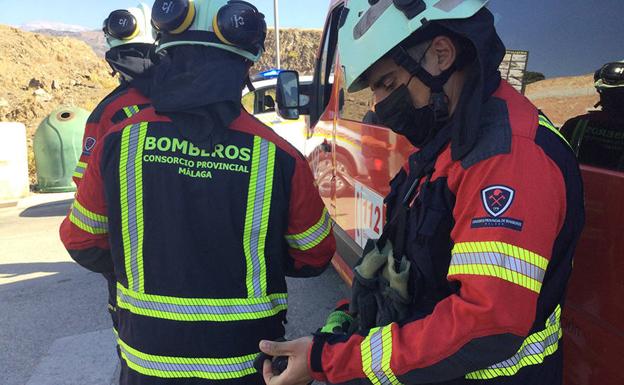 Desalojan por prevención tres edificios por un incendio en un bazar de Ronda