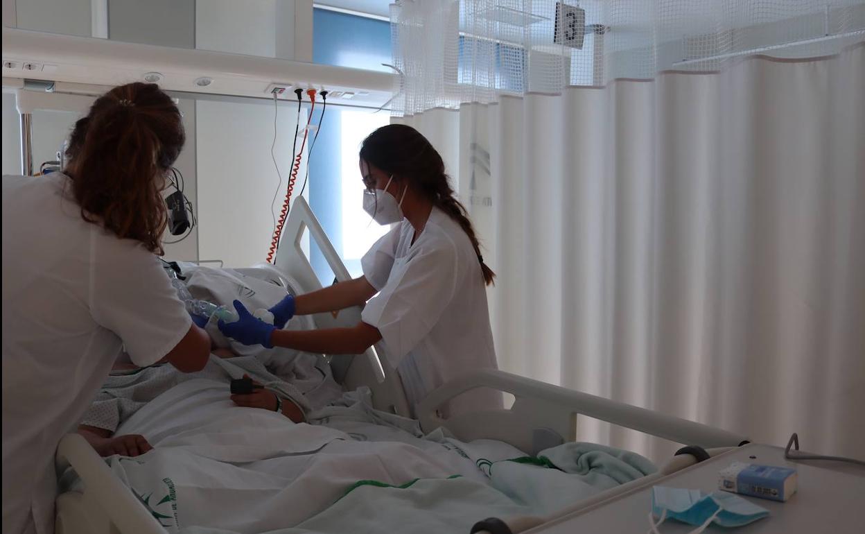 La cifra de pacientes con Covid hospitalizados sigue bajando 