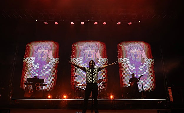 Louis Tomlinson durante su concierto en el Castillo Sohail de Fuengirola. 