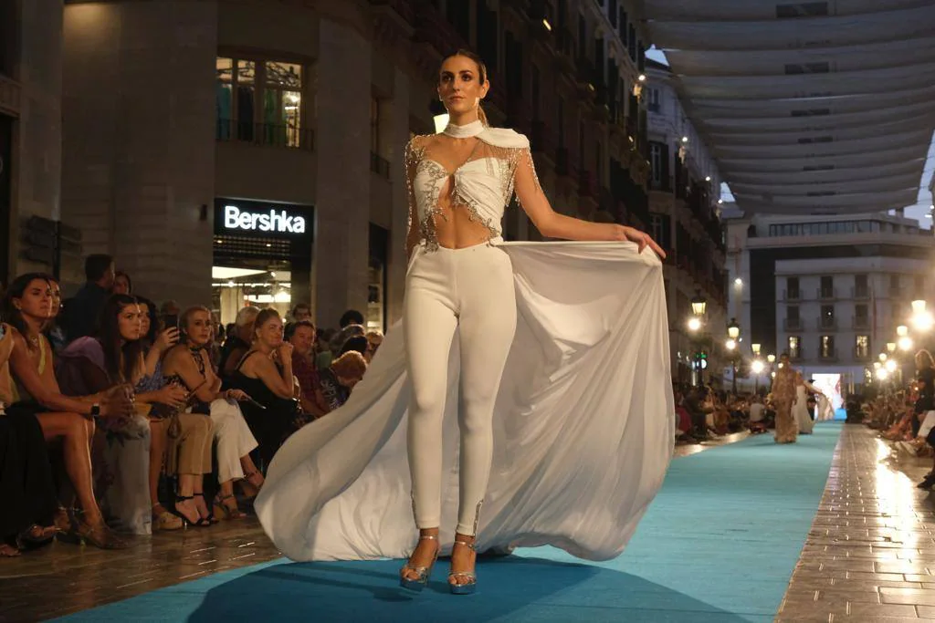 Aurora Gaviño, Nati Juiménez, Deiver Luegndo, Livia Monte Carlo, Catalina García, Look at me, Kenia Paternina, Antonio Arcos, Vertize Gala, Teresssa Ninú, Monche Heredia, García Galiano, VilanoEstudio y Kai & Koa mostraron sus creaciones este sábado