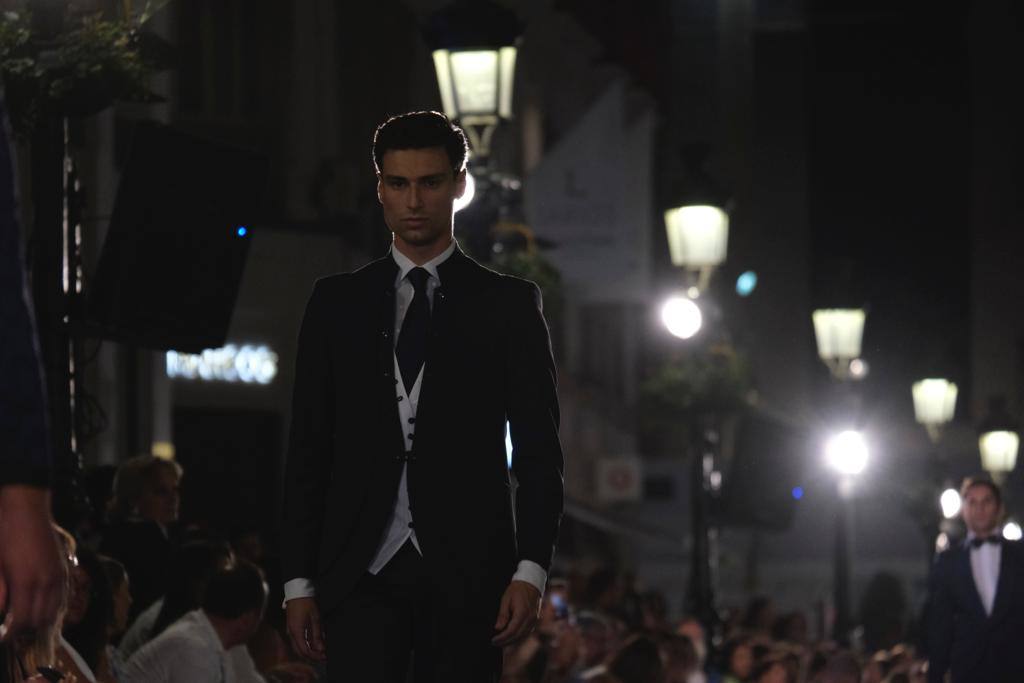 Modelos de Félix Ramiro, en la calle Larios. 