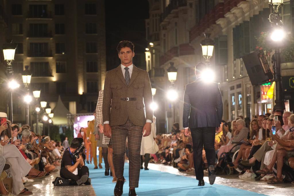 Modelos de Félix Ramiro, en la calle Larios. 