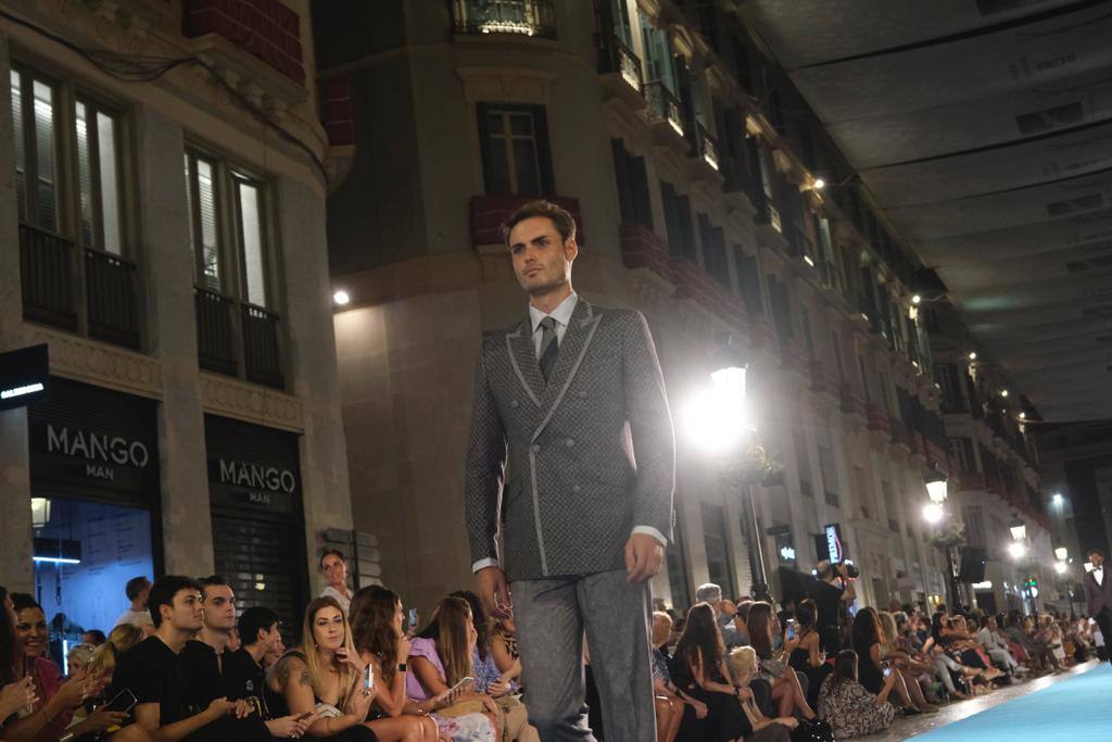 Modelos de Félix Ramiro, en la calle Larios. 