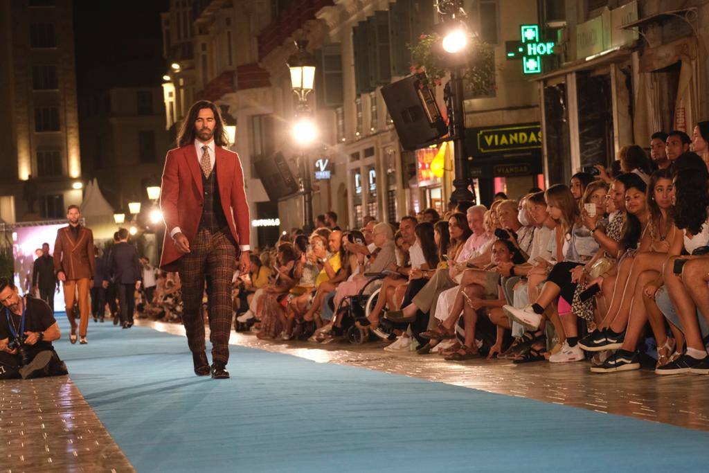 Modelos de Félix Ramiro, en la calle Larios. 