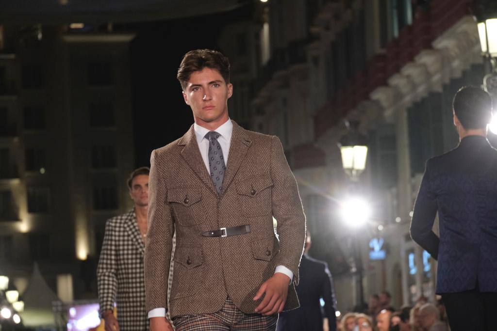 Modelos de Félix Ramiro, en la calle Larios. 