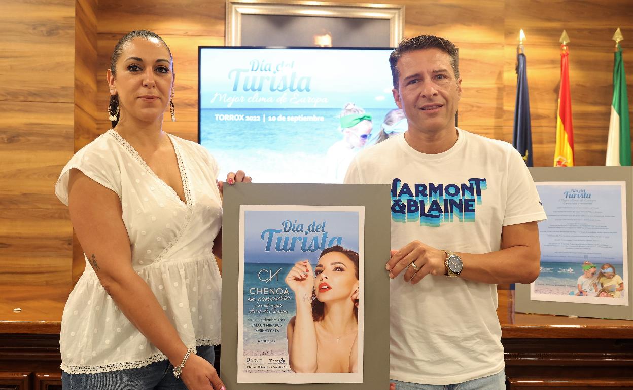 Verónica Muñoz y Óscar Medina, este lunes en la presentación de la programación. 
