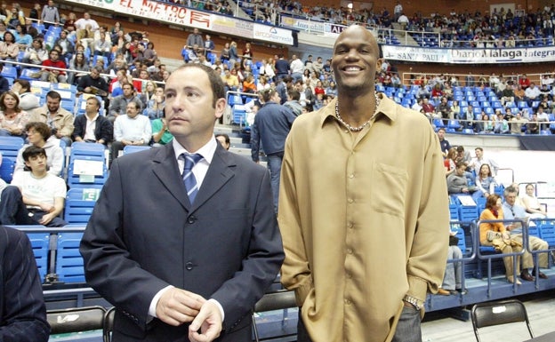 Javi Salvo, actual delegado del Unicaja, con Bobby Martin, en una imagen de 2005. 