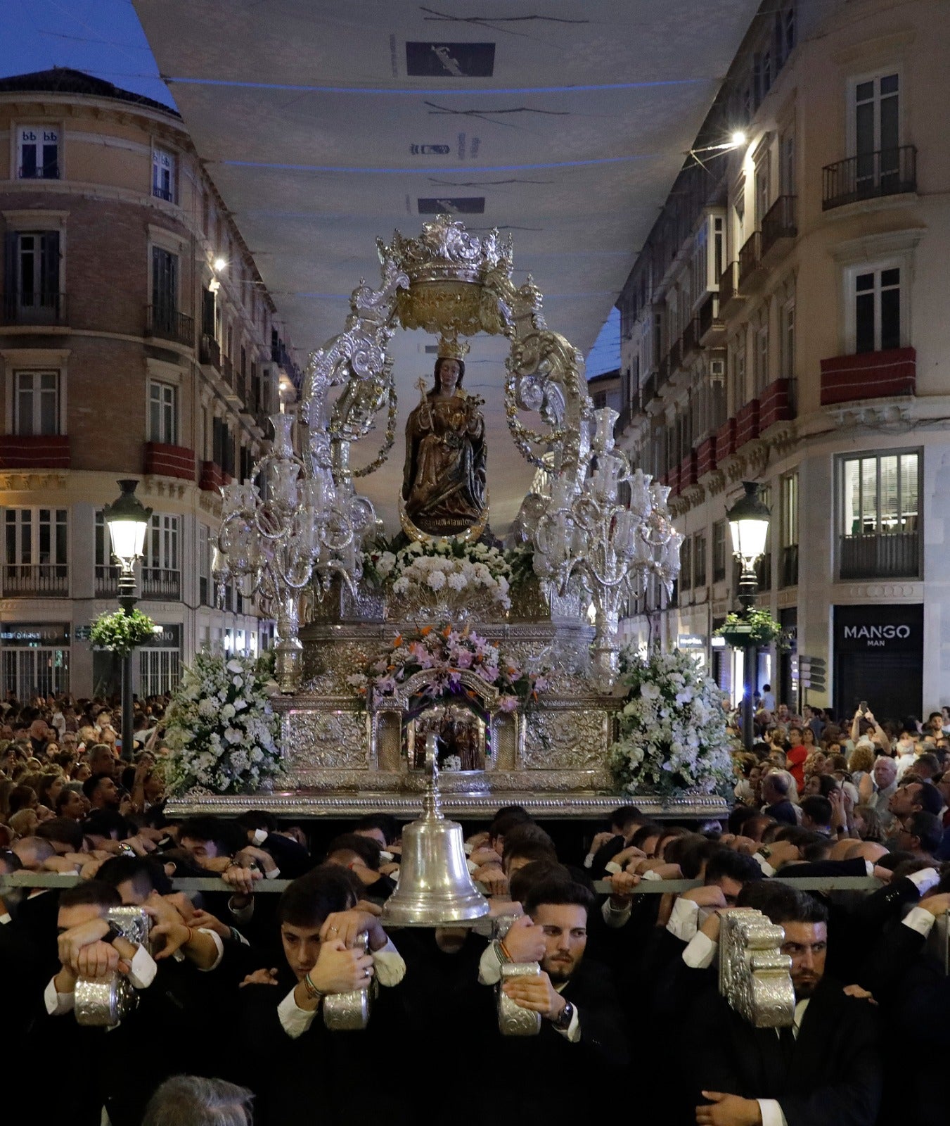 Fotos: Festividad de Santa María de la Victoria: ofrenda floral y misa a la Patrona de Málaga