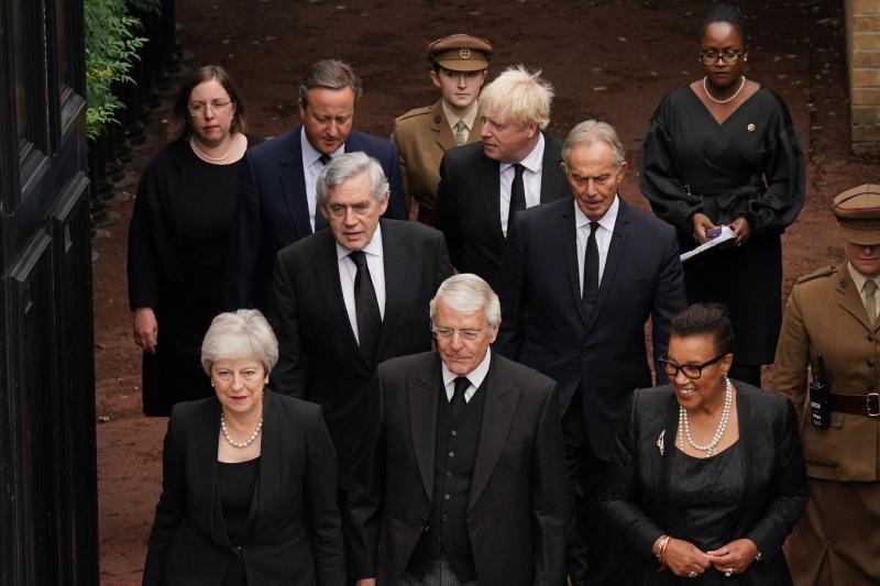 Los ex primeros ministros Theresa May, John Major y la baronesa Escocia llegan a la ceremonia. También está Boris Johnson.