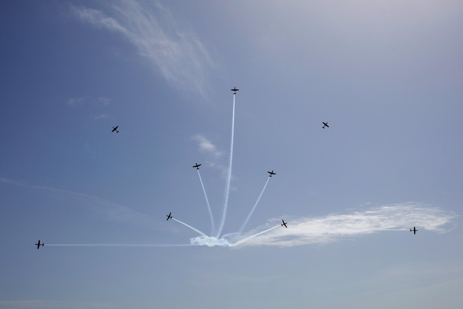 Desde primera hora de la mañana la playa ya estaba llena de amantes de la cultura aeronáutica para coger sitio y presenciar lo que ya se reconoce como uno de los mejores festivales aéreos de Europa. Uno de los espectáculos que ha suscitado mayor expectación ha sido el conocido como 'dron humano' de Gravity Industries. 