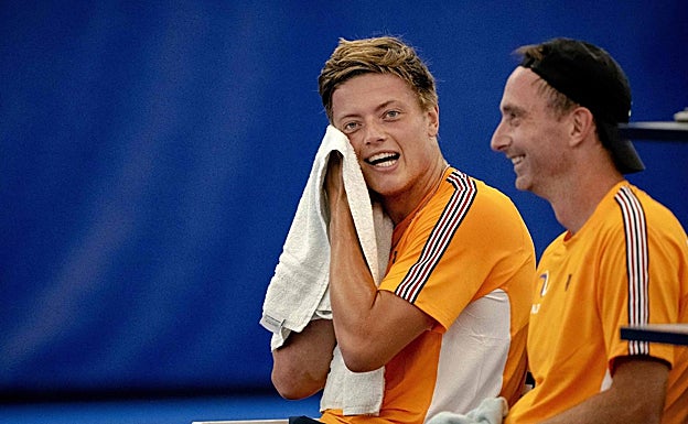 Los neerlandeses Tim van Rithjoven y Matwe Middelkoop, en Glasgow. 