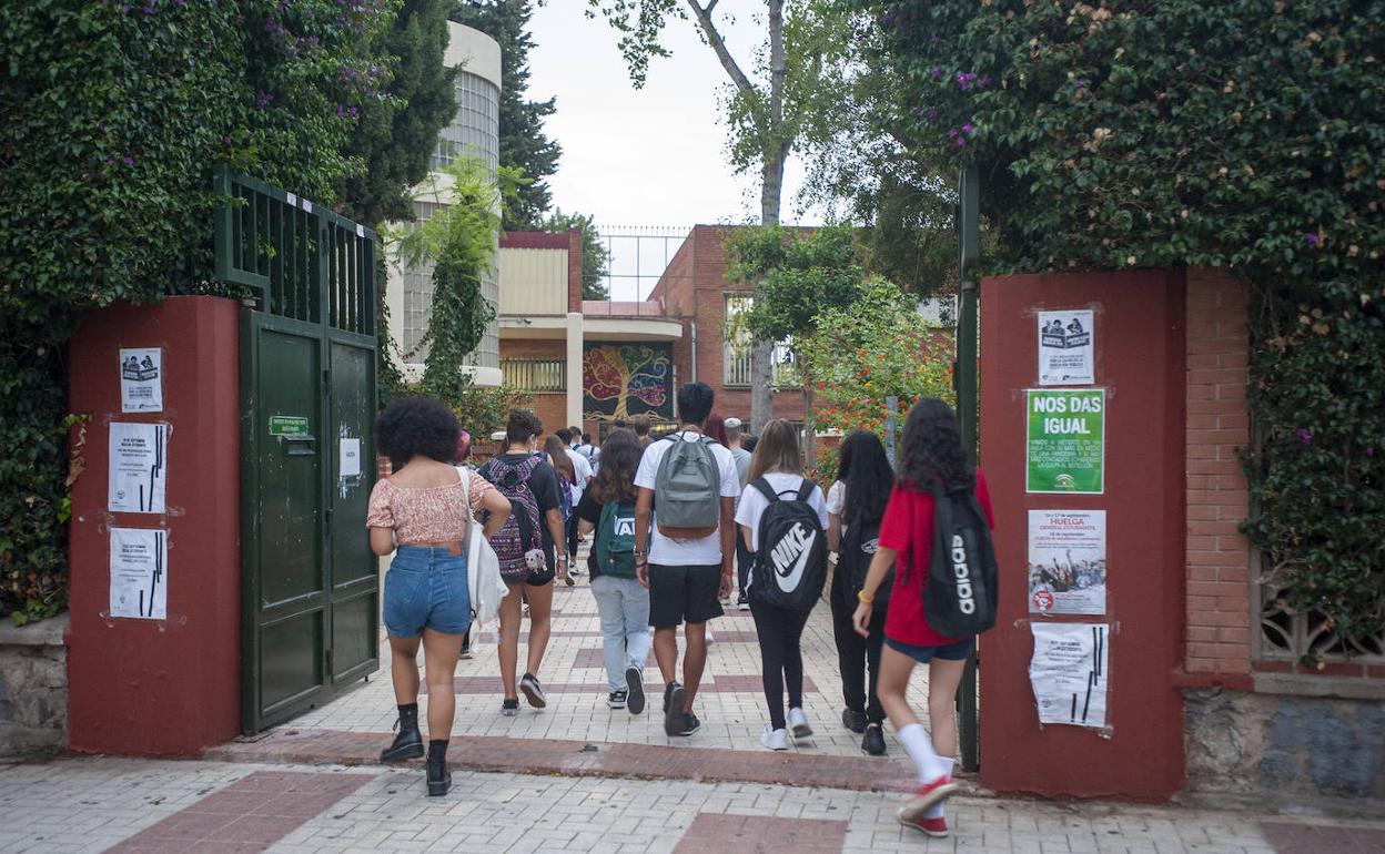 Llegada de alumnos al Politécnico Jesús Marín, en una imagen de archivo. 