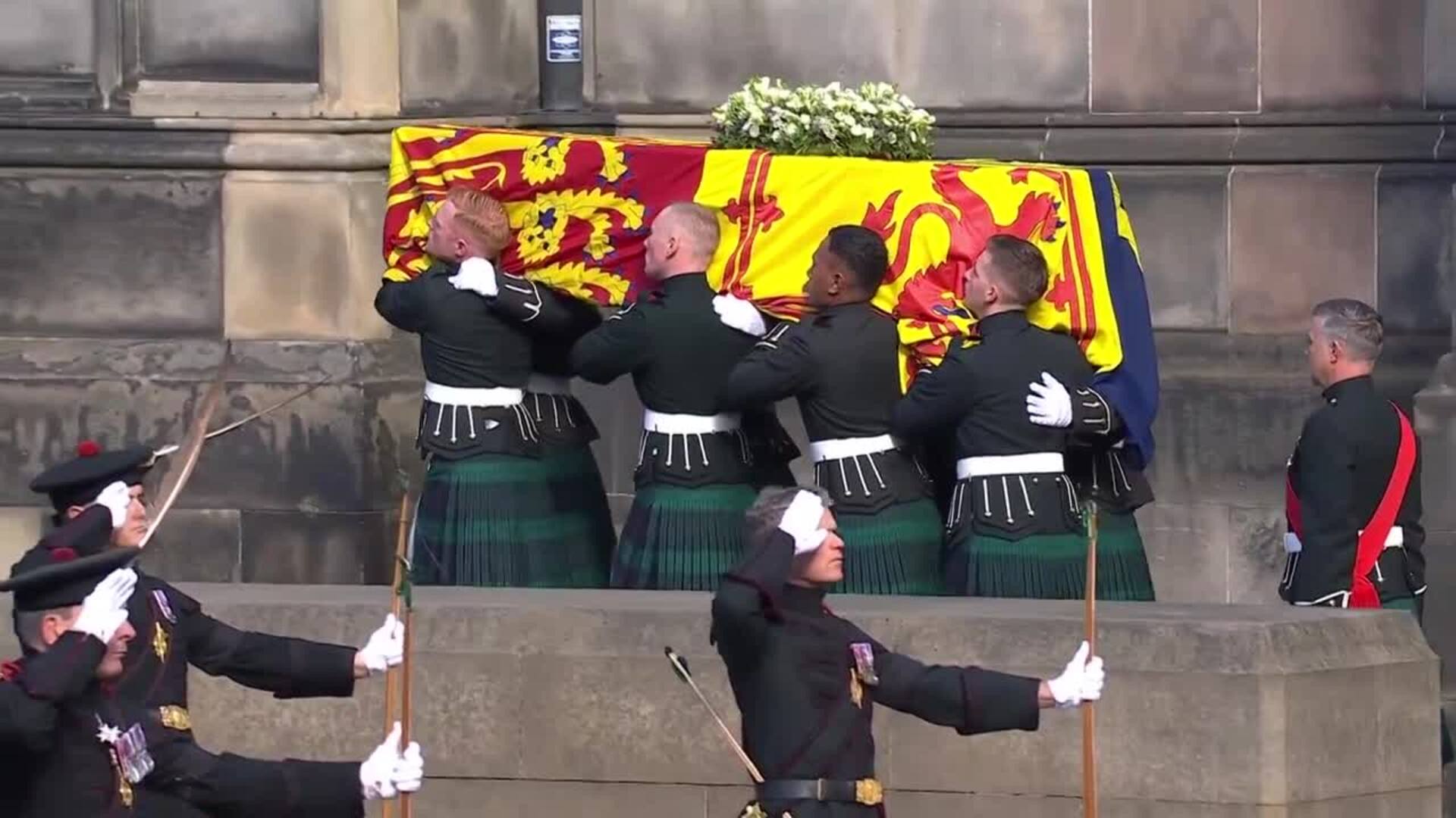 Carlos III despide a un centenar de trabajadores de Clarence House