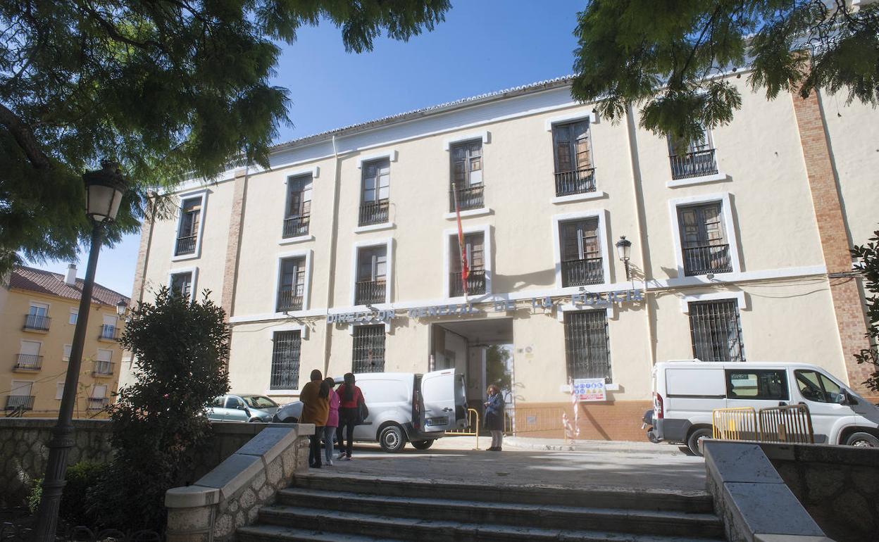 Edificio del antiguo cuartel de Capuchinos, en la plaza del mismo nombre. 