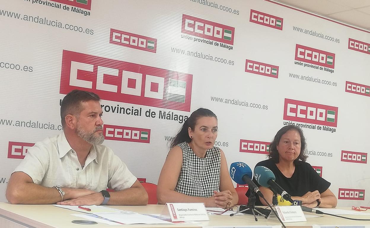 Santiago Ramírez, Yolanda Gamero y Virginia Vázquez, en la sede de Comisiones Obreras de Málaga. 