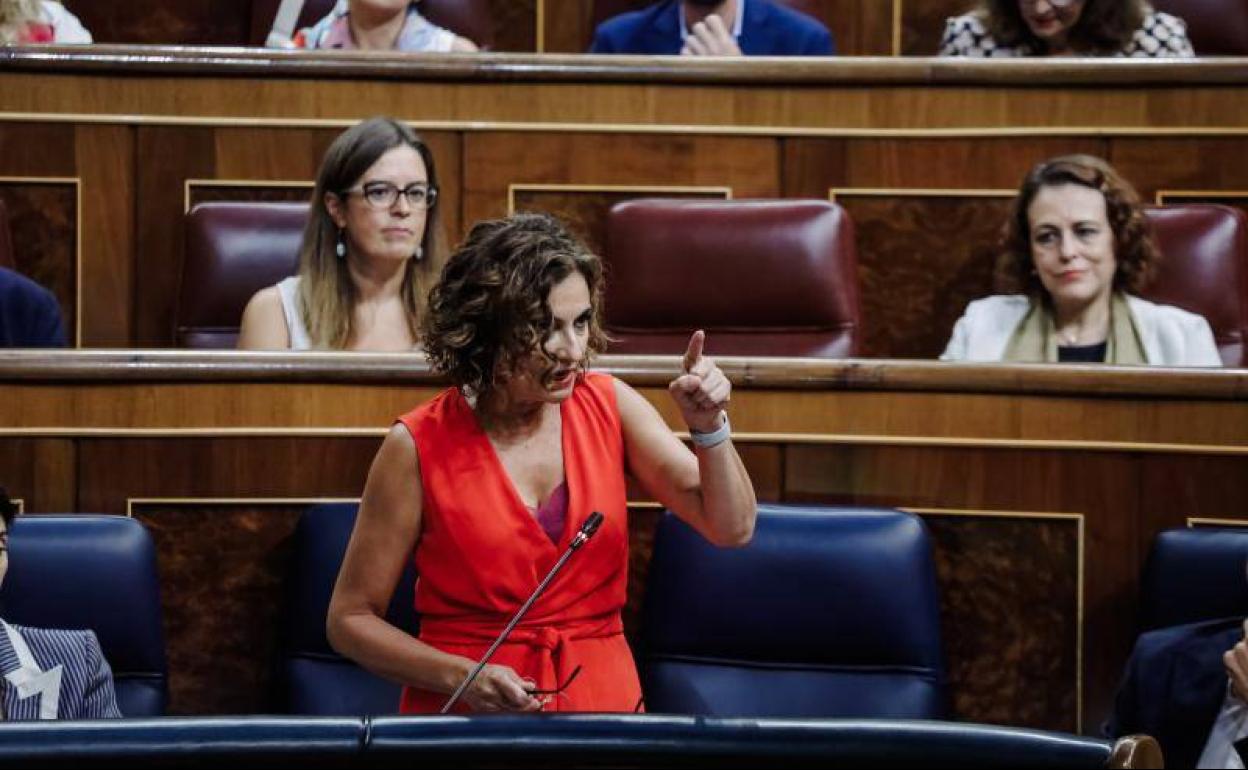 La ministra de Hacienda, María Jesús Montero, este miércoles en el Congreso. 