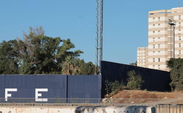 Lateral del muro en el que apareció la nueva pintada, que ya ha sido borrada esta mañana 