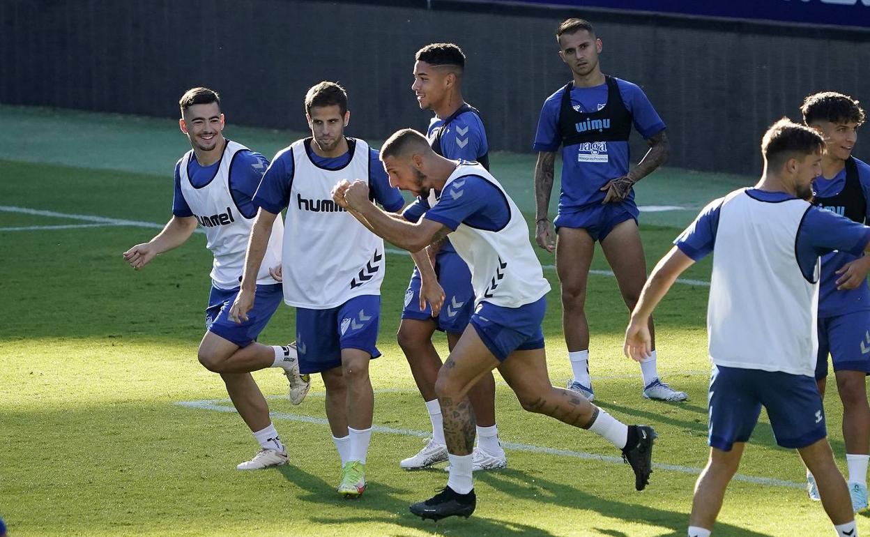 Fran Sol celebra un gol marcado durante el entrenamiento de ayer. 