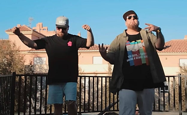 Salvi Pérez y Gordo Master, en una imagen del video de 'Lions'.