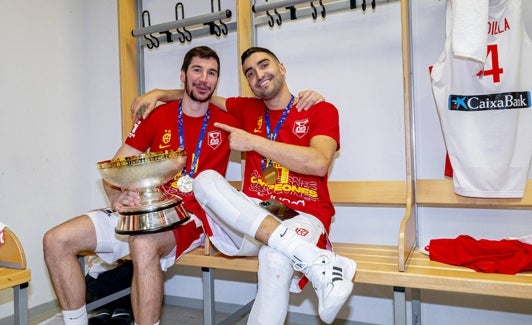 Darío Brizuela, junto a Jaime Fernández, excompañero en el Unicaja. 