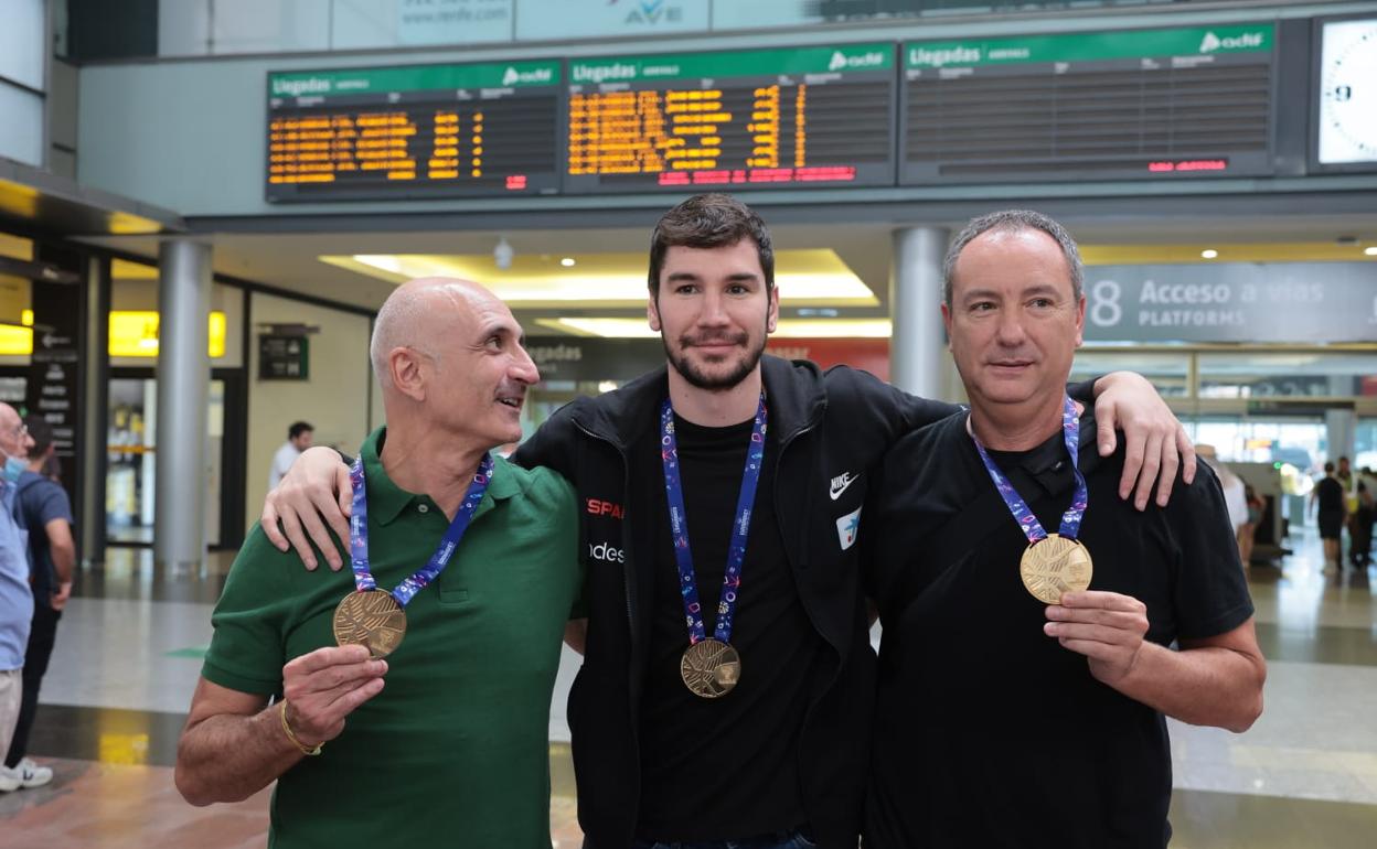 Enrique Salinas, Darío Brizuela y Javi Salvo, que llegaron en el mismo tren a las 15.25 horas. 