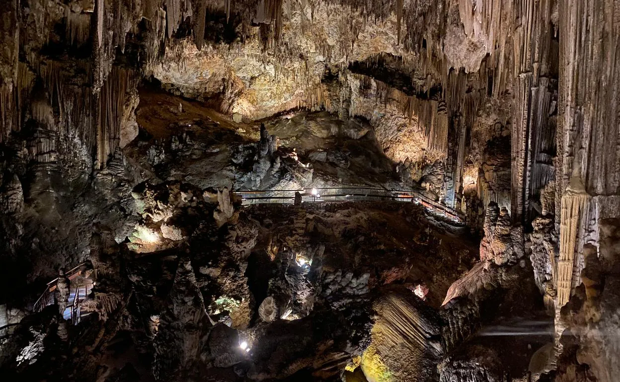 Galerías turísticas de la Cueva de Nerja. 