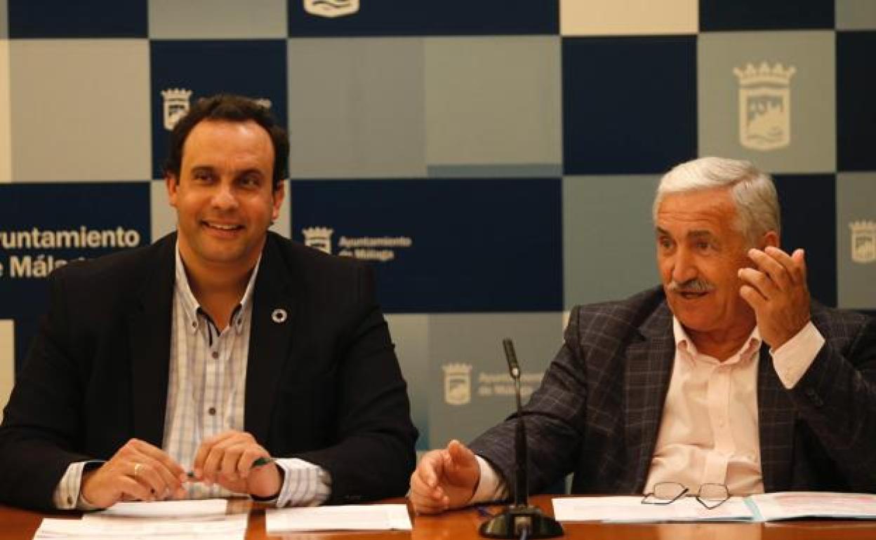 En la imagen de archivo, Manuel Díaz y el concejal de Movilidad, José del Río.