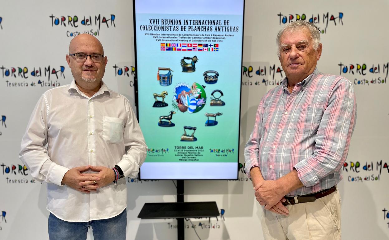 Jesús Pérez Atencia y Pierre Lachnowicz, en la presentación del encuentro internacional de Torre del Mar. 