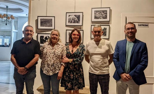 Acto de inauguración de la muestra en el espacio cultural de Nerja. 