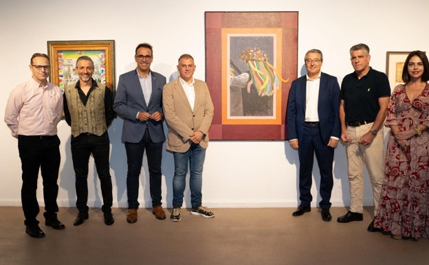 Autoridades, en la inauguración de la muestra este jueves. 