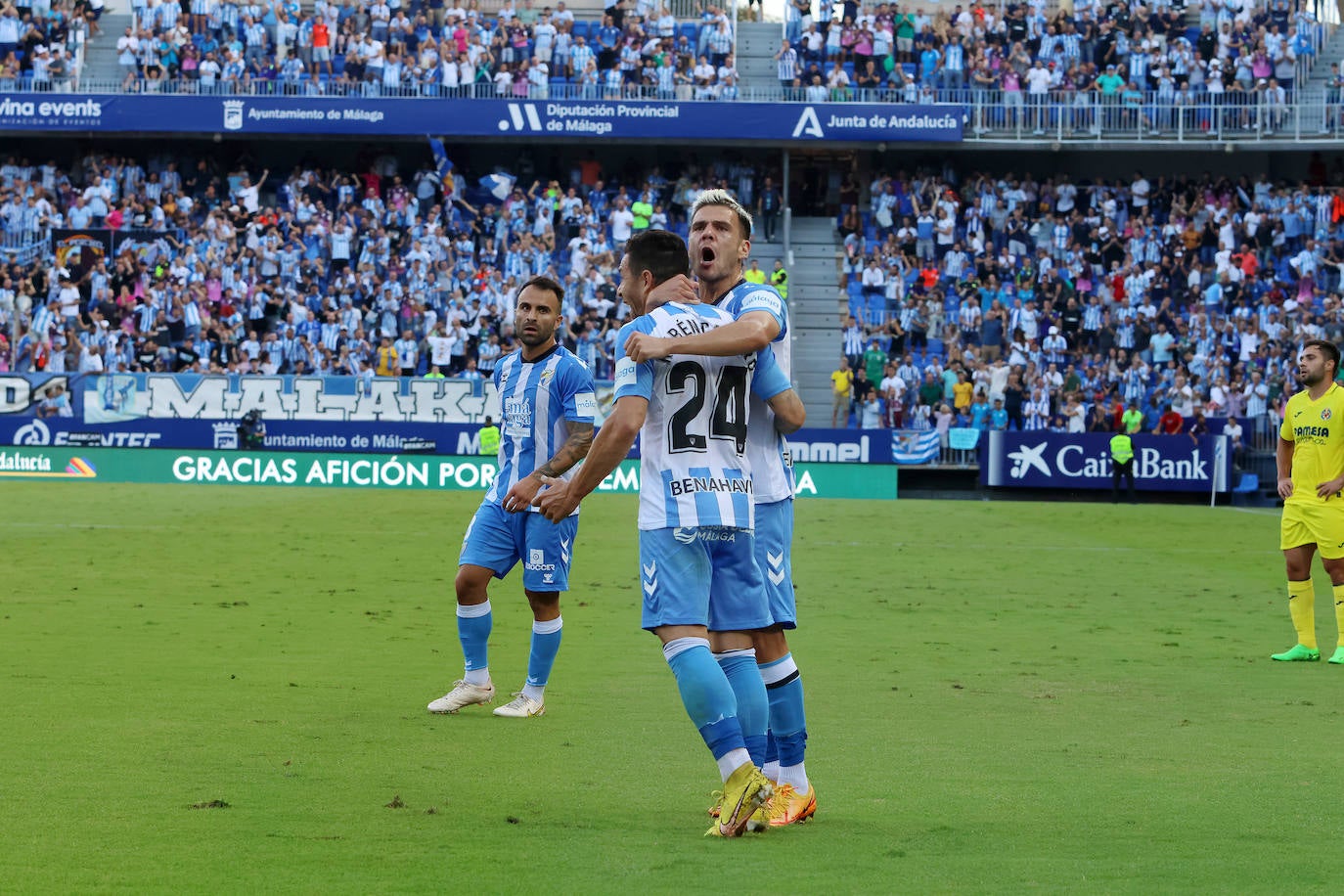 Buen ambiente en La Rosaleda en el estreno de Pepe Mel en el banquillo 