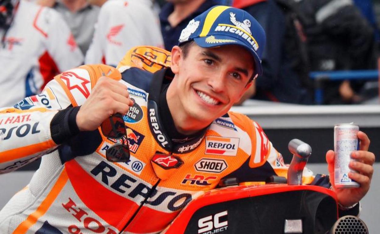 Marc Márquez celebra la pole. 