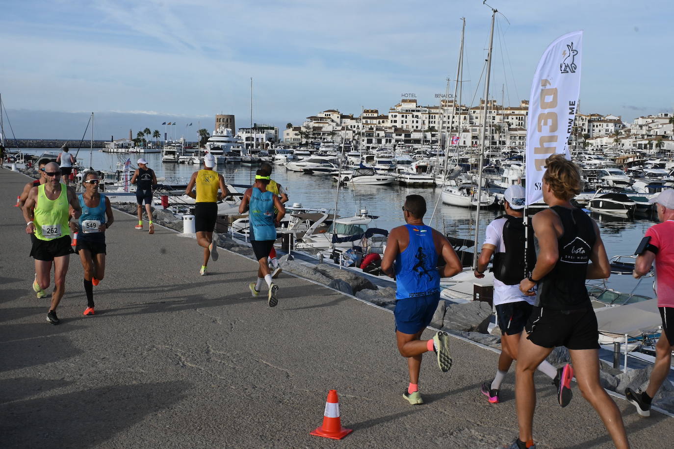 El excampeón europeo de 1.500 Reyes Estévez llegó a un segundo del ganador, tras un duelo apasionante, mientras que la ganadora femenina se impuso a su madre. 