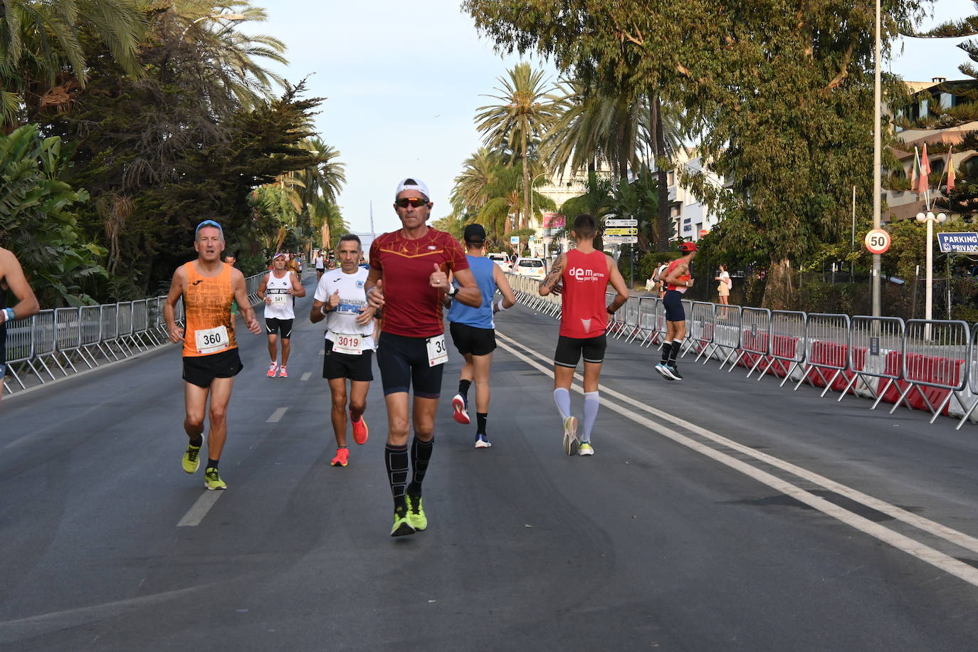 El excampeón europeo de 1.500 Reyes Estévez llegó a un segundo del ganador, tras un duelo apasionante, mientras que la ganadora femenina se impuso a su madre. 