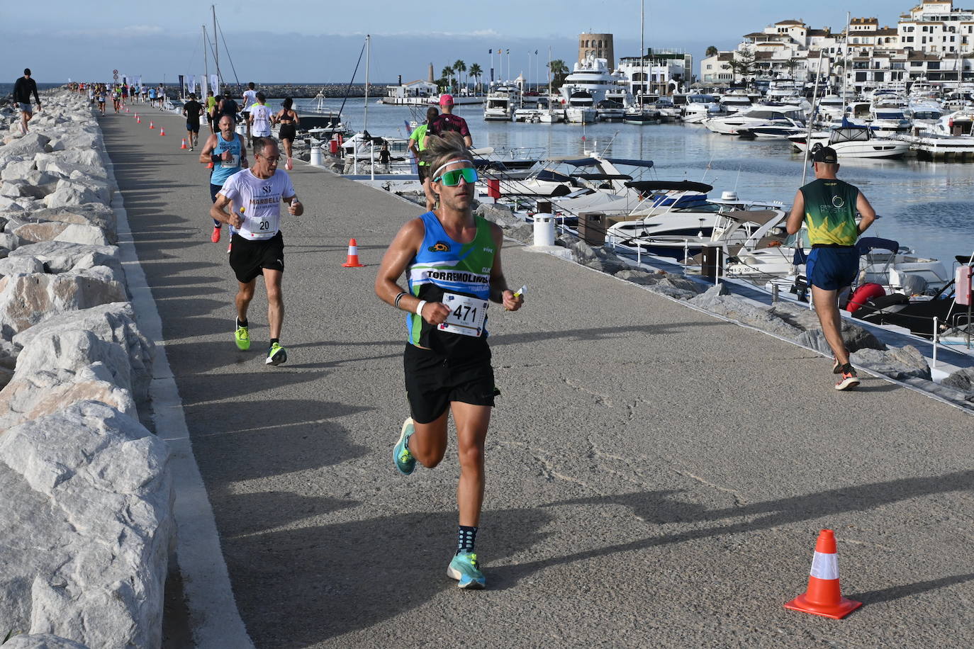 El excampeón europeo de 1.500 Reyes Estévez llegó a un segundo del ganador, tras un duelo apasionante, mientras que la ganadora femenina se impuso a su madre. 